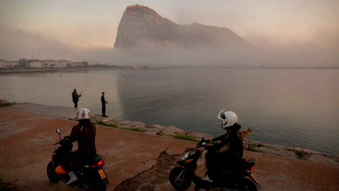 Tobacco smuggling to Spain stokes resentment over Gibraltar