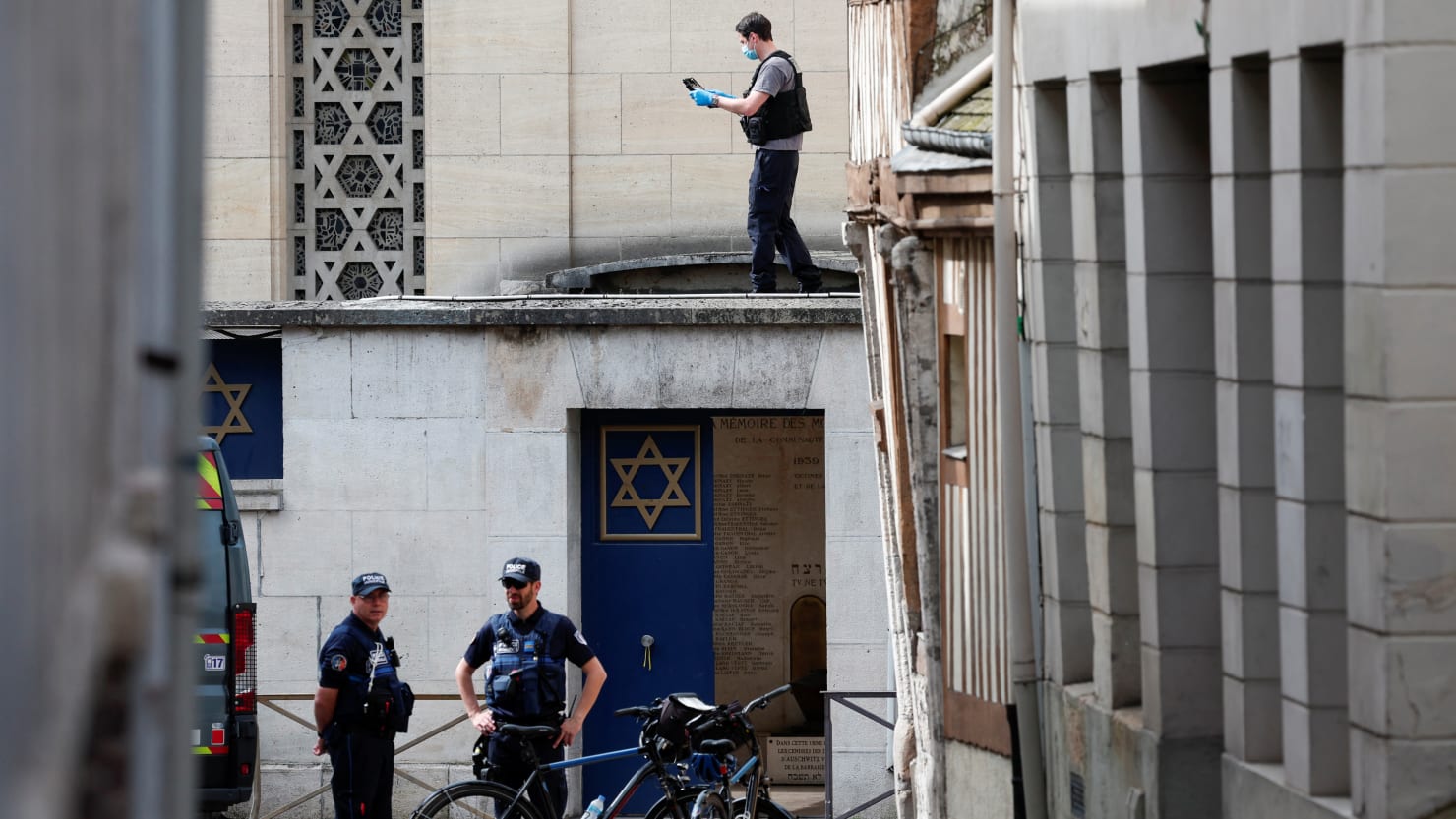 Cops Kill Knife-Wielding Suspect Who Set Fire to a Synagogue in France