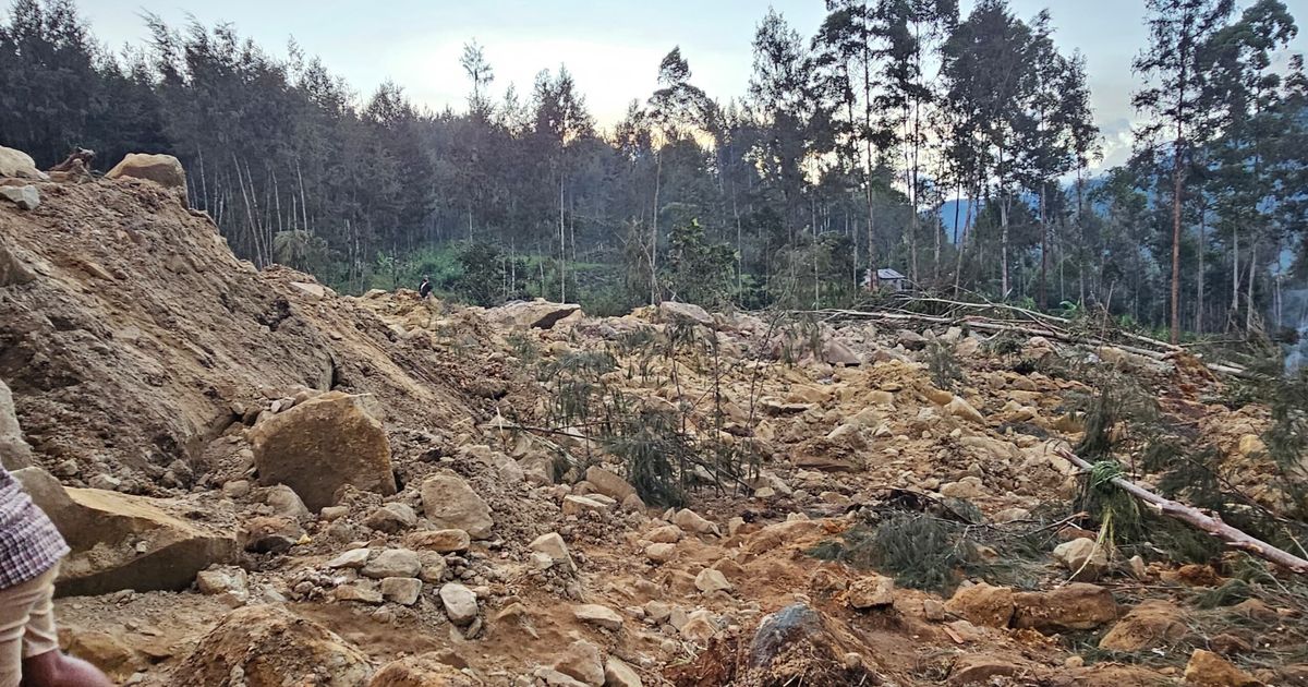 Rescuers Face Fierce Challenges After 2,000 Feared Dead In Papua New Guinea Landslide