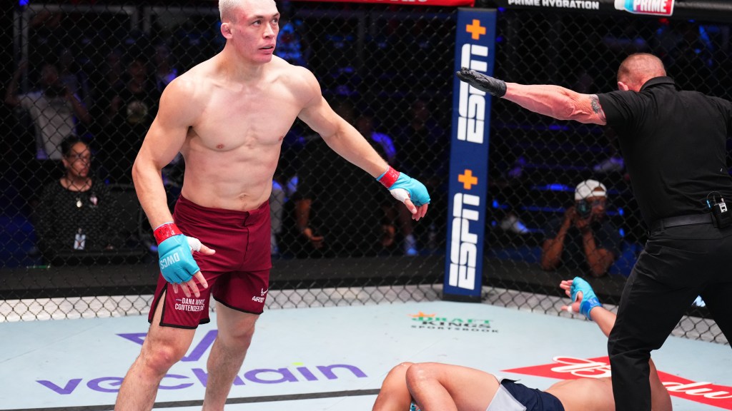 DWCS 71 video: City Kickboxing’s Navajo Stirling sleeps Phillip Latu with big left hand