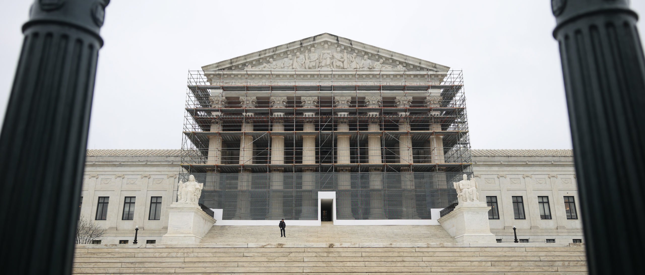 Supreme Court Allows Trump Admin To Deport Alleged Gang Members Under Wartime Authority