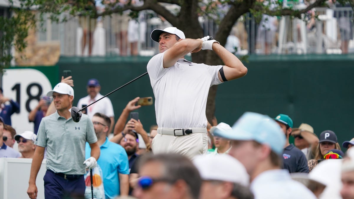 World No. 1 Scottie Scheffler eagles the 9th, closes with back-to-back birdies to shoot 61